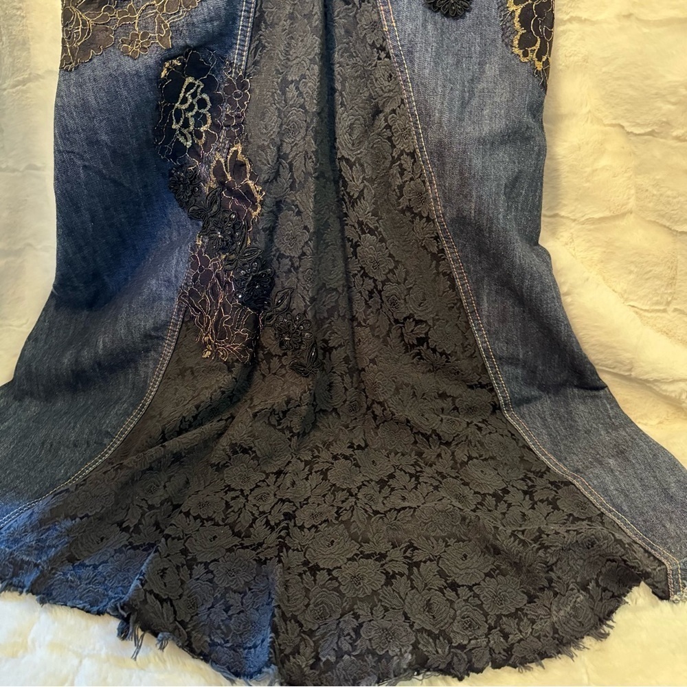 ❣️SOLD ❣️BEBE Lace Appliqué Long Gusset True Indigo Denim Skirt. Size 26. 40”L - Picture 17 of 17
